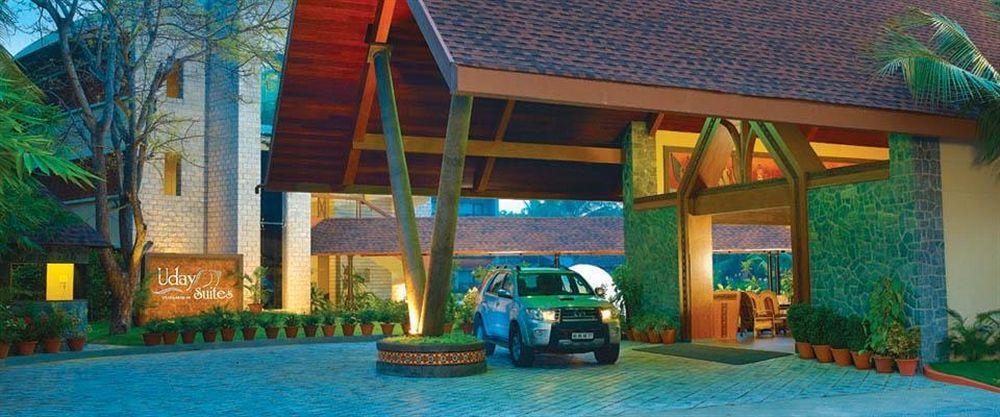 Uday Suites - The Airport Hotel Thiruvananthapuram Kültér fotó