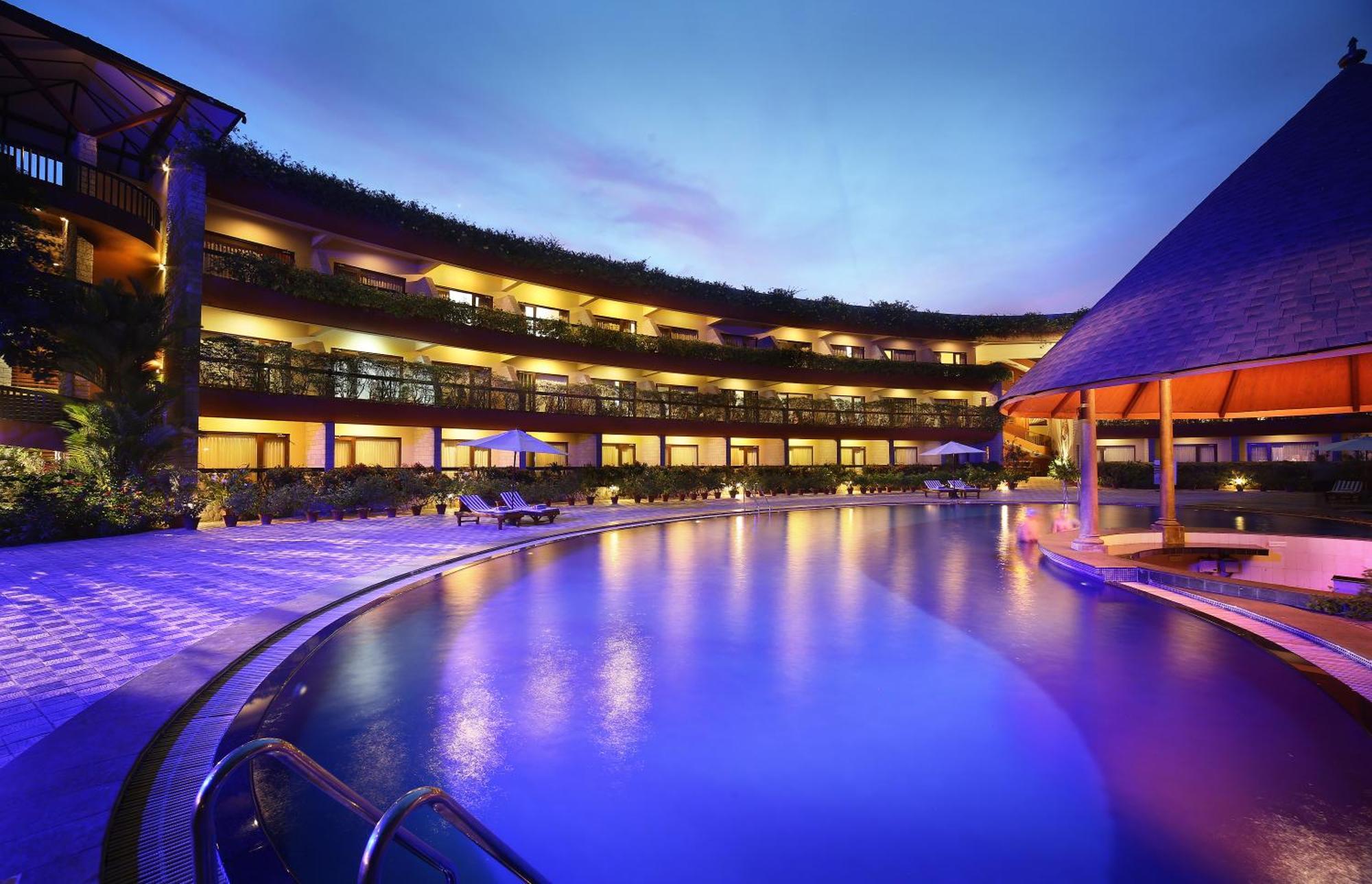Uday Suites - The Airport Hotel Thiruvananthapuram Kültér fotó