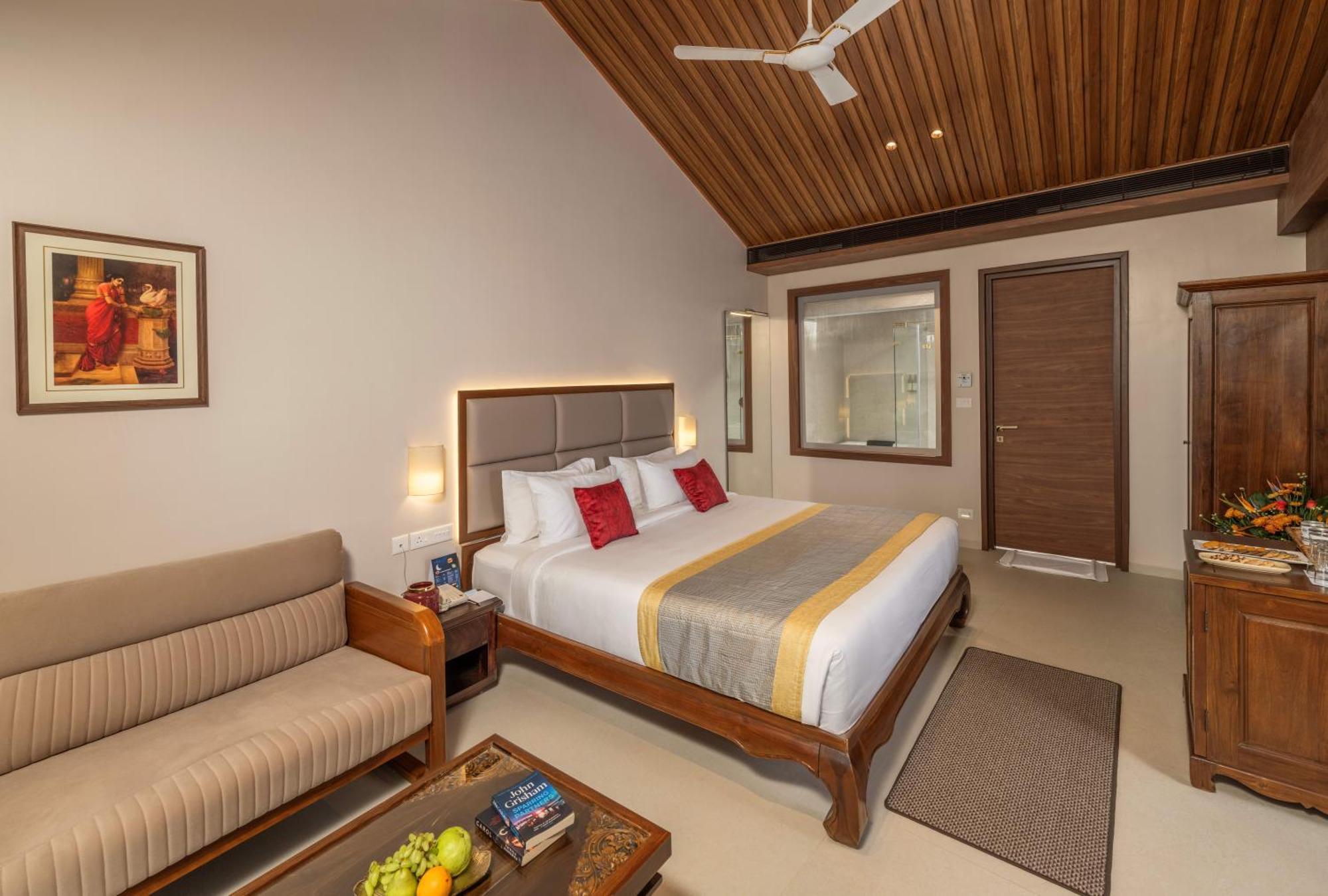 Uday Suites - The Airport Hotel Thiruvananthapuram Kültér fotó