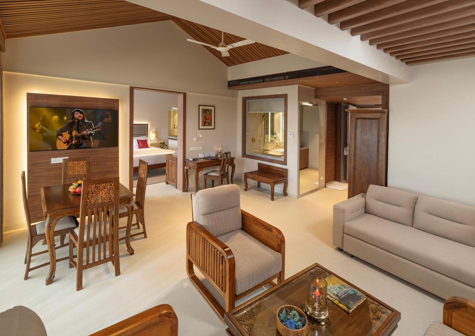 Uday Suites - The Airport Hotel Thiruvananthapuram Kültér fotó