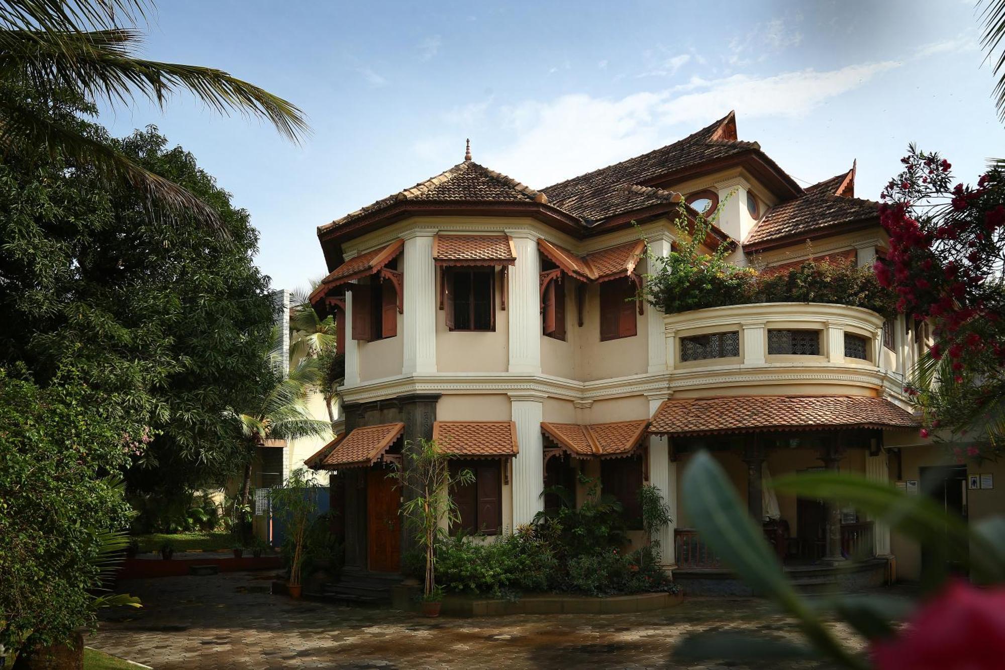 Uday Suites - The Airport Hotel Thiruvananthapuram Kültér fotó