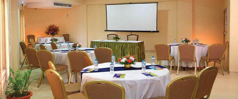 Uday Suites - The Airport Hotel Thiruvananthapuram Kültér fotó