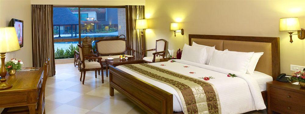 Uday Suites - The Airport Hotel Thiruvananthapuram Kültér fotó