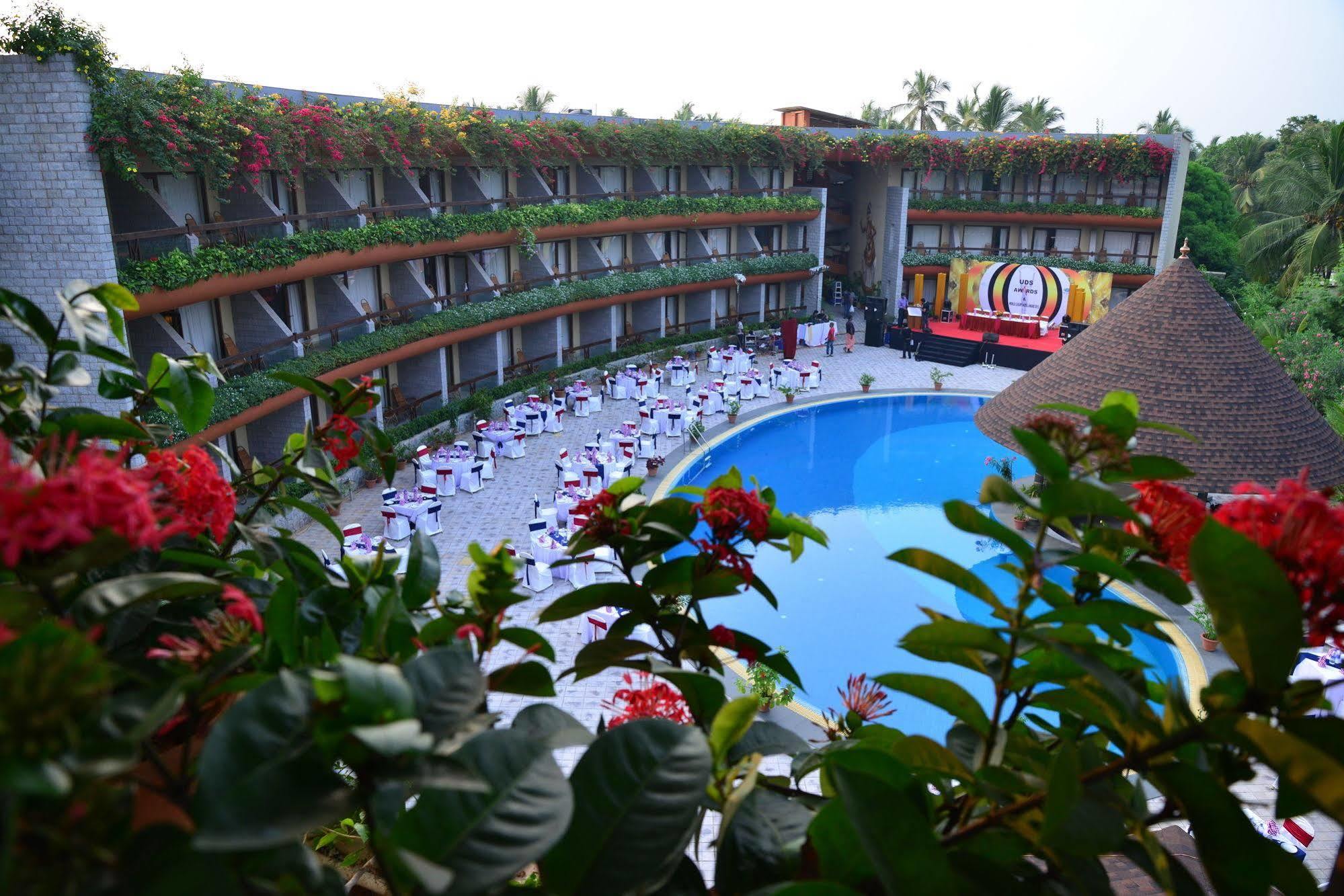 Uday Suites - The Airport Hotel Thiruvananthapuram Kültér fotó