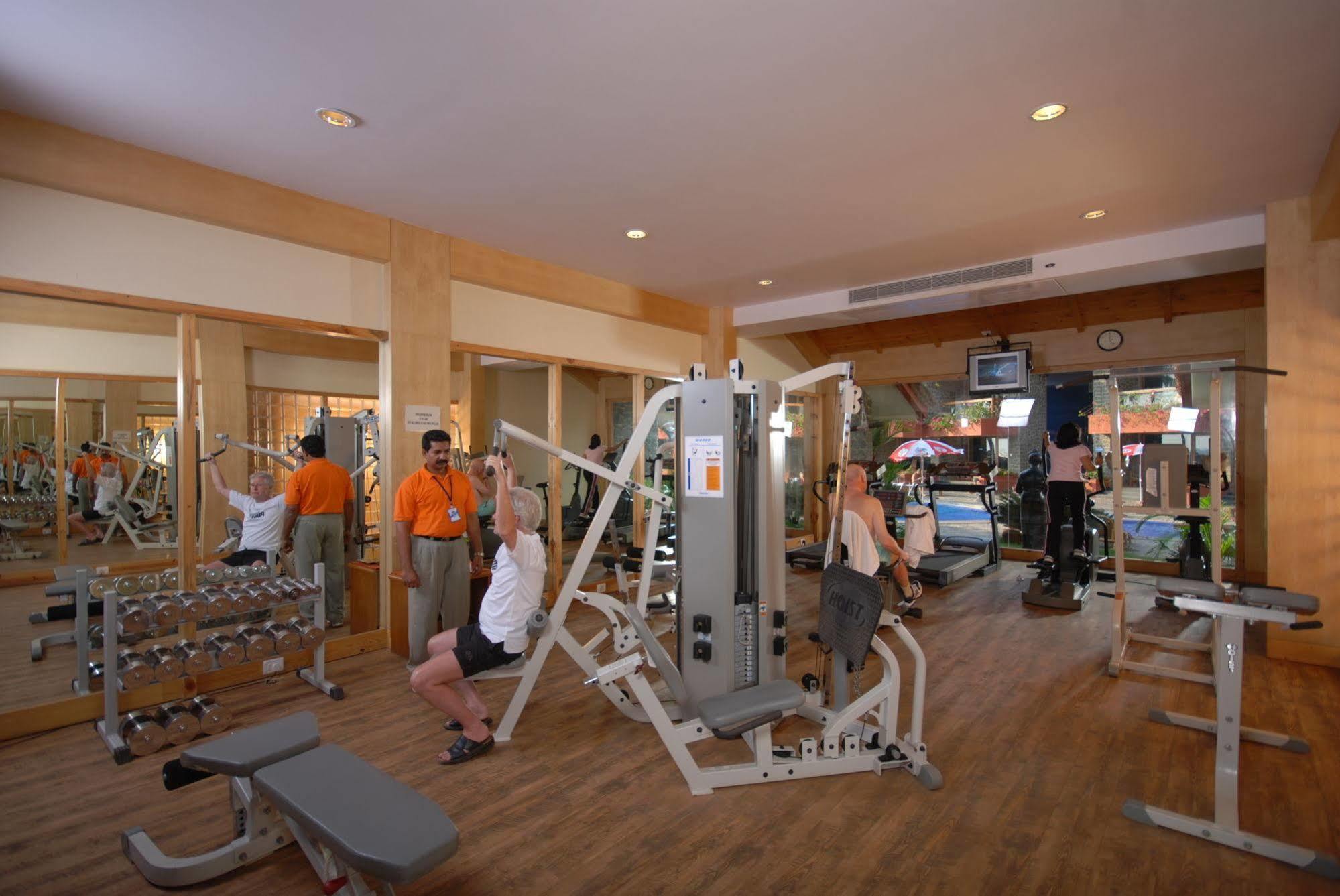 Uday Suites - The Airport Hotel Thiruvananthapuram Kültér fotó