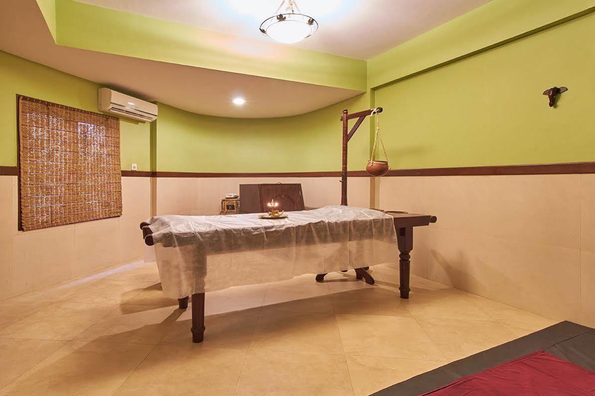 Uday Suites - The Airport Hotel Thiruvananthapuram Kültér fotó