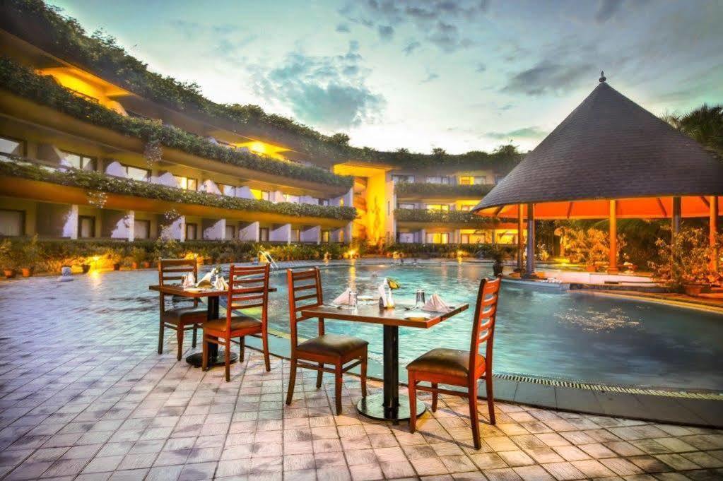 Uday Suites - The Airport Hotel Thiruvananthapuram Kültér fotó