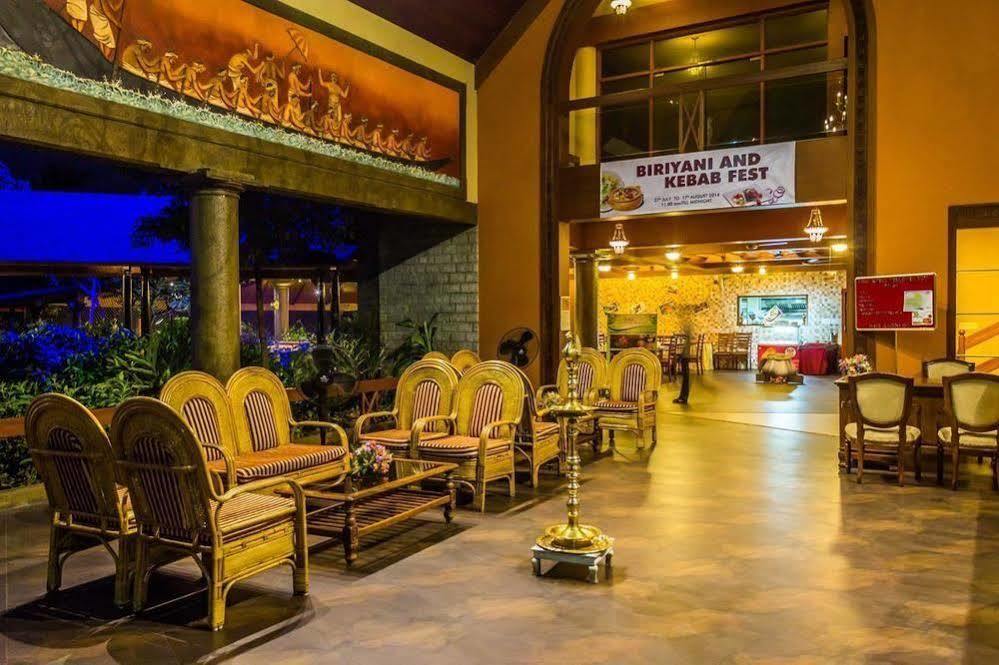 Uday Suites - The Airport Hotel Thiruvananthapuram Kültér fotó