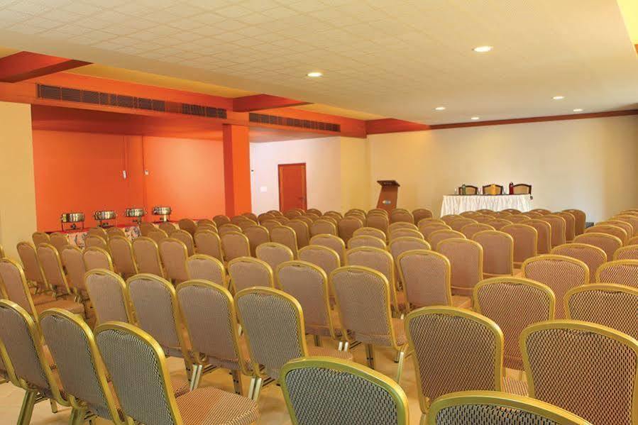 Uday Suites - The Airport Hotel Thiruvananthapuram Kültér fotó