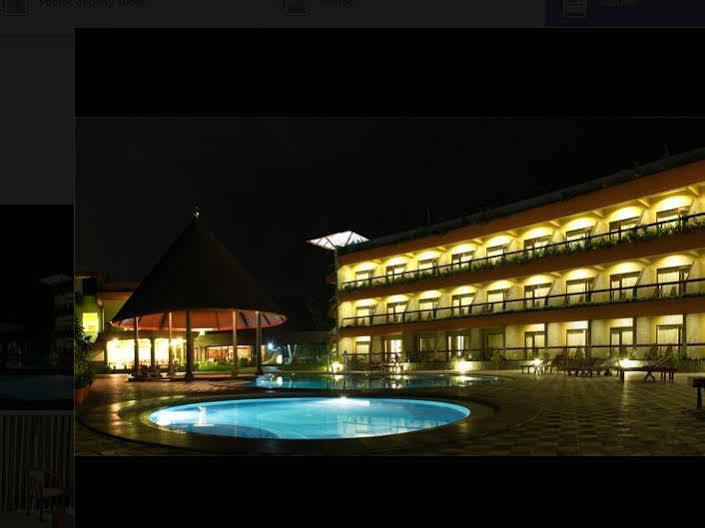 Uday Suites - The Airport Hotel Thiruvananthapuram Kültér fotó